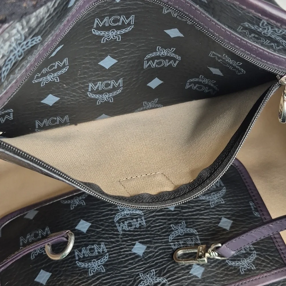 MCM Princess Lion Leather Tote Bag & Wallet - Picture 17 of 17